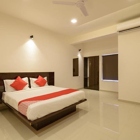 Oyo 22964 Kundan Lawns Hotel Shirdi Esterno foto