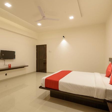 Oyo 22964 Kundan Lawns Hotel Shirdi Esterno foto