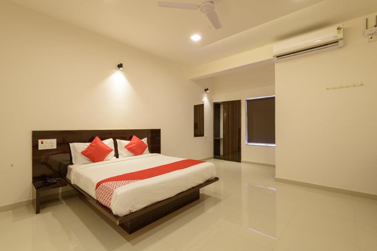 Oyo 22964 Kundan Lawns Hotel Shirdi Esterno foto