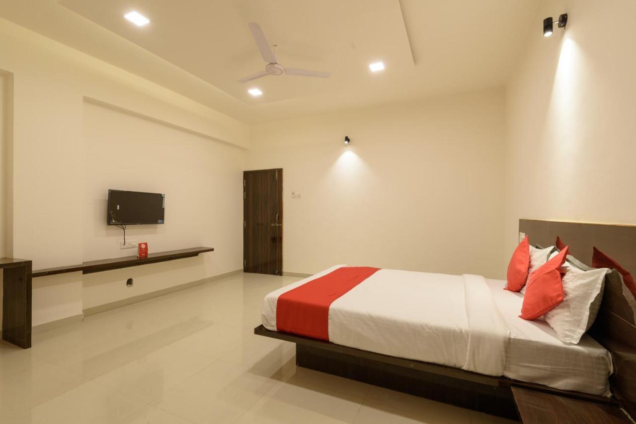 Oyo 22964 Kundan Lawns Hotel Shirdi Esterno foto