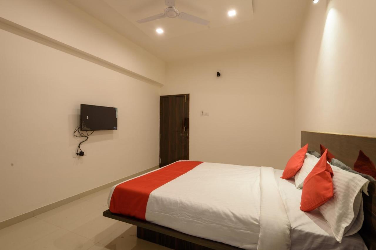 Oyo 22964 Kundan Lawns Hotel Shirdi Esterno foto