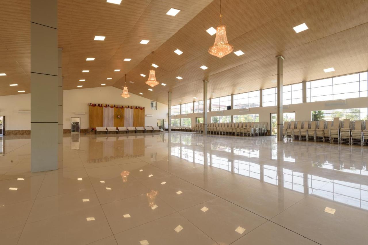 Oyo 22964 Kundan Lawns Hotel Shirdi Esterno foto
