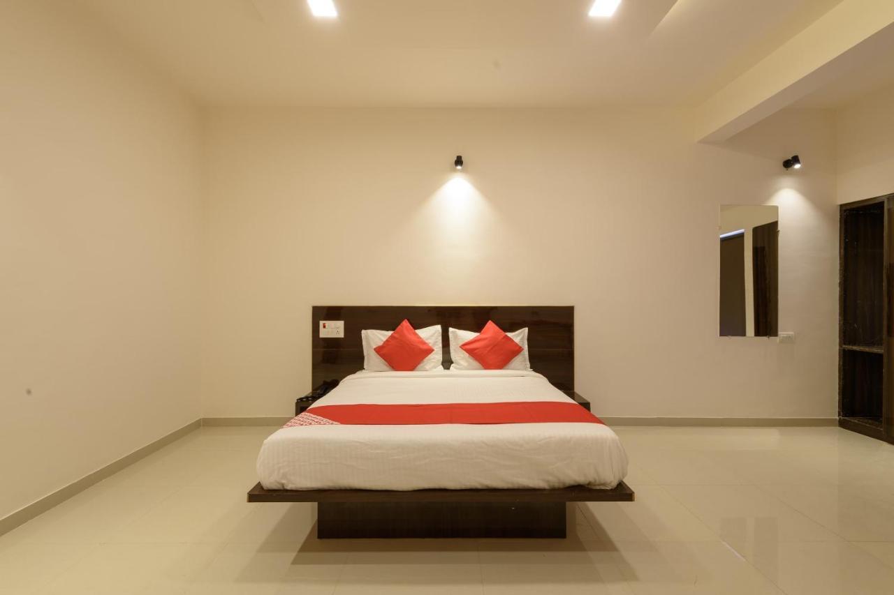 Oyo 22964 Kundan Lawns Hotel Shirdi Esterno foto