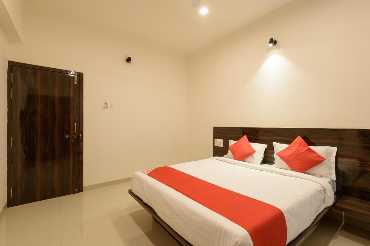 Oyo 22964 Kundan Lawns Hotel Shirdi Esterno foto