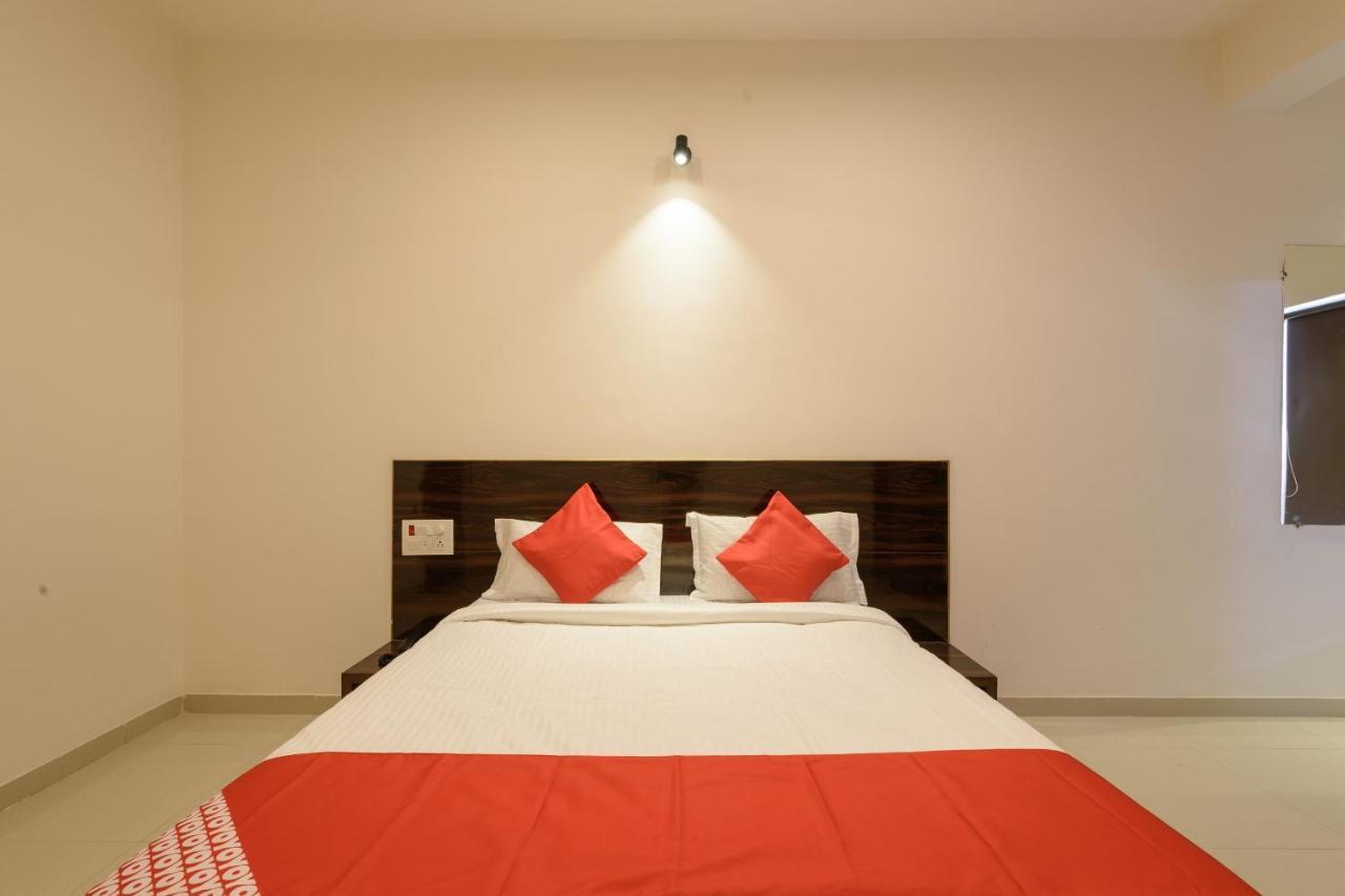 Oyo 22964 Kundan Lawns Hotel Shirdi Esterno foto