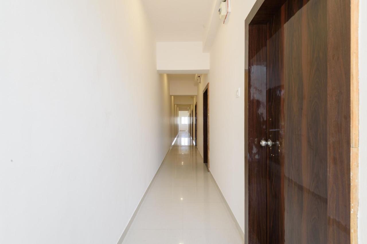 Oyo 22964 Kundan Lawns Hotel Shirdi Esterno foto