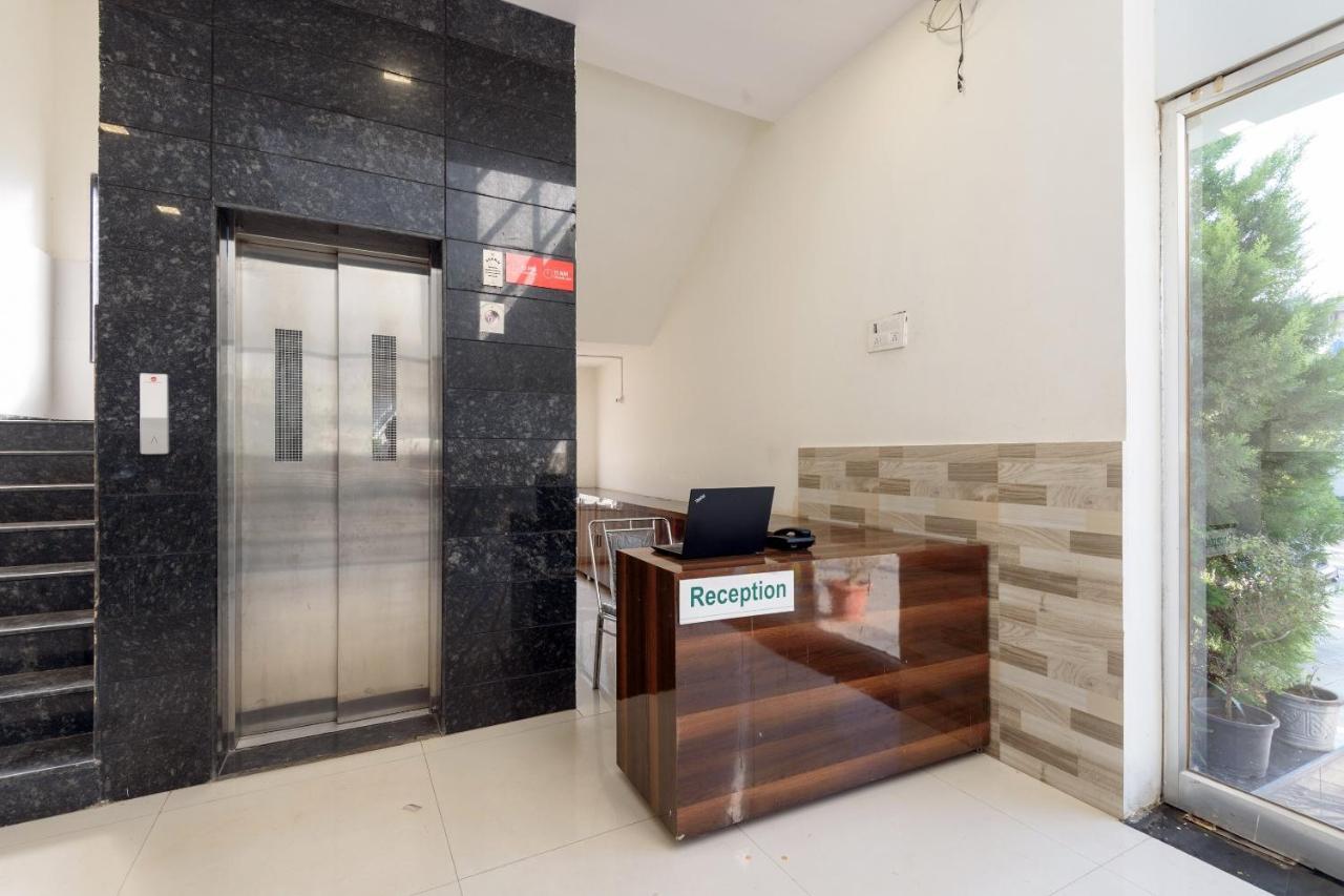Oyo 22964 Kundan Lawns Hotel Shirdi Esterno foto